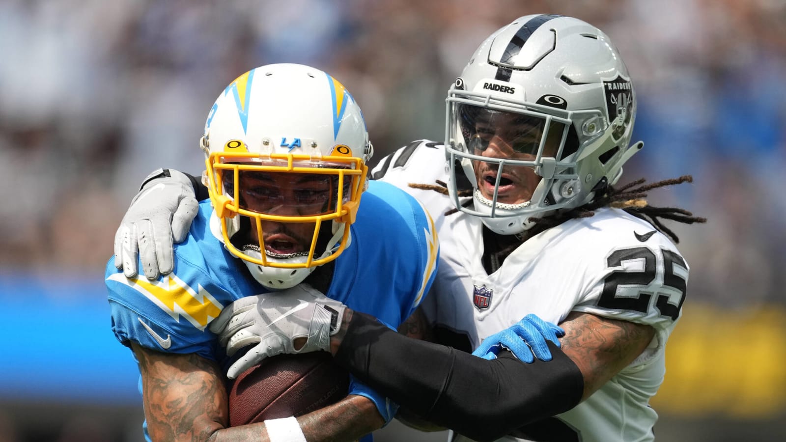 Chargers WR Keenan Allen leaves game with hamstring injury