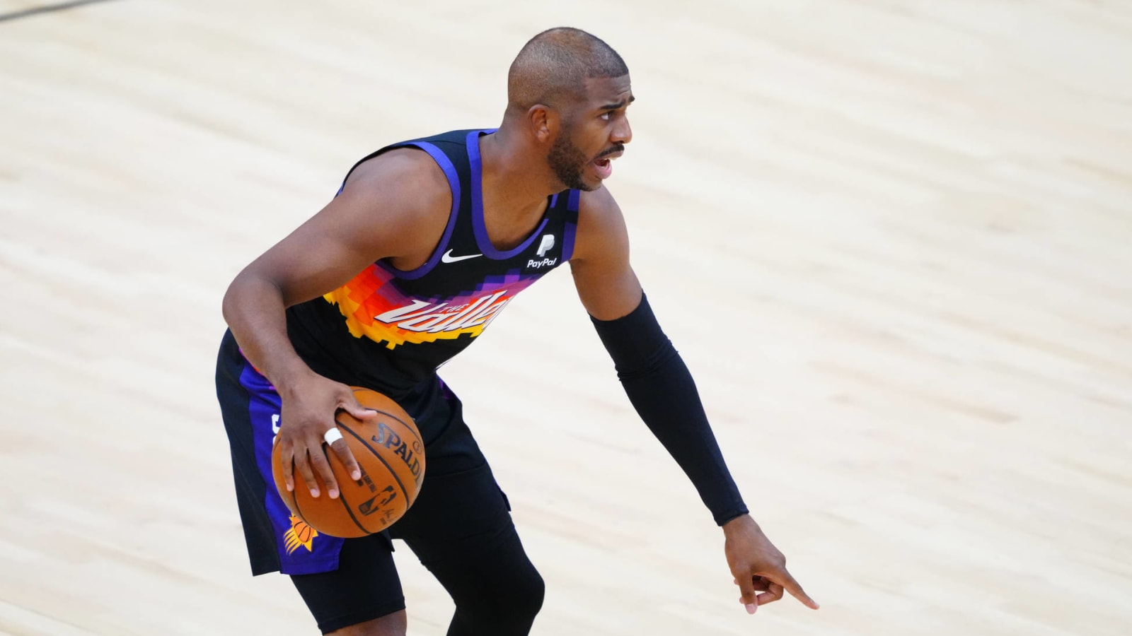 Lakers interested in PGs Chris Paul, Russell Westbrook