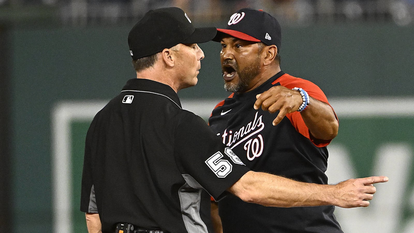 Nats manager Dave Martinez ejected after awful obstruction call