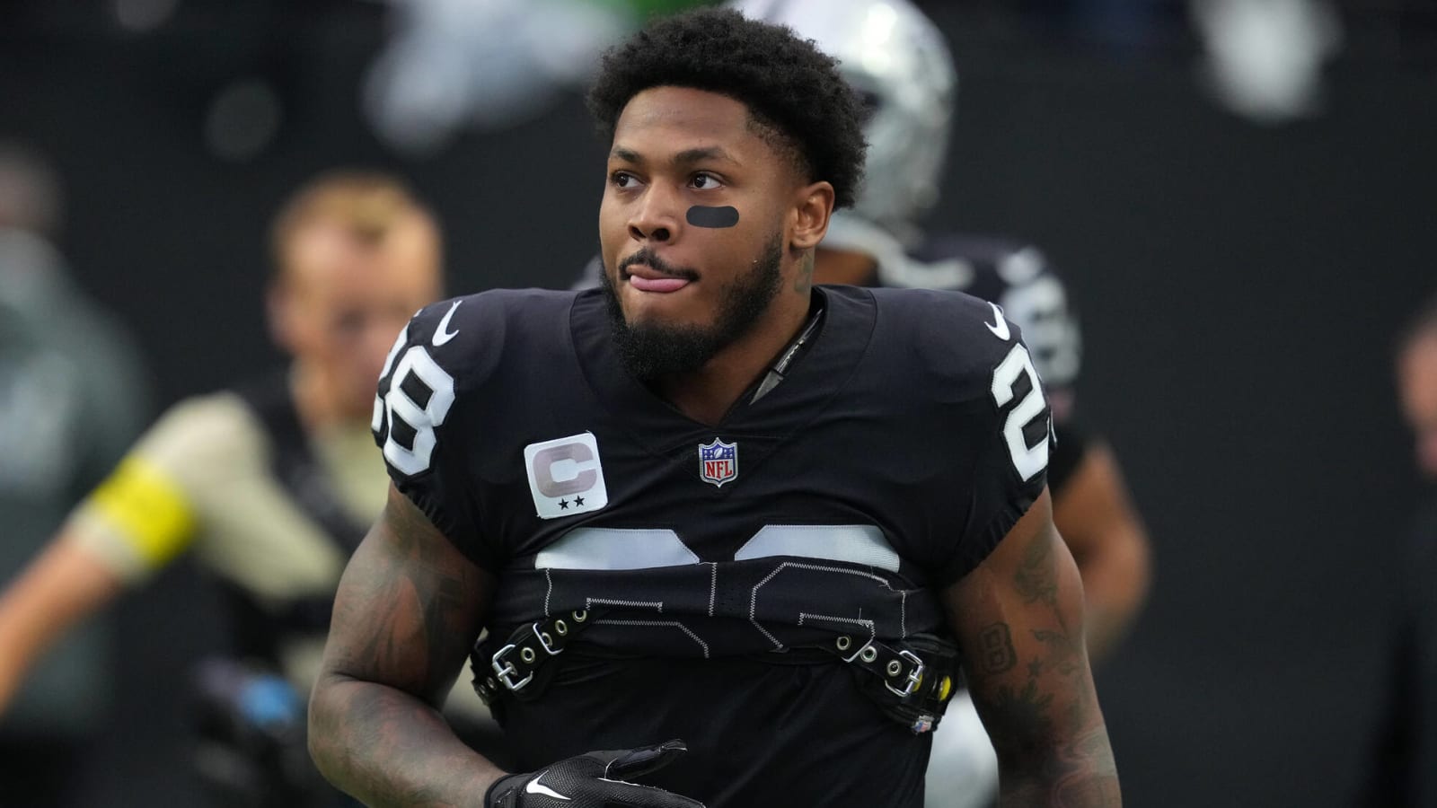 Raiders to use franchise tag on star RB if deal not reached