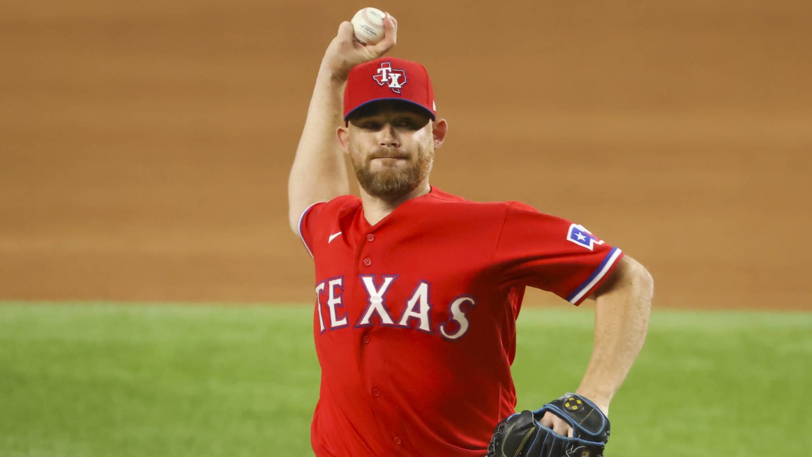 Dodgers reportedly considering Rangers reliever Ian Kennedy