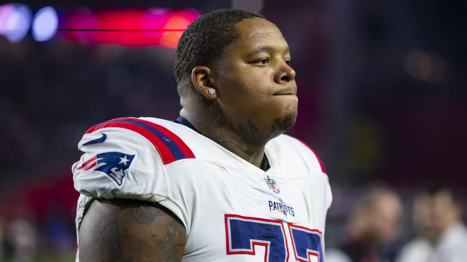 Pats OL makes risky social media move regarding QB situation