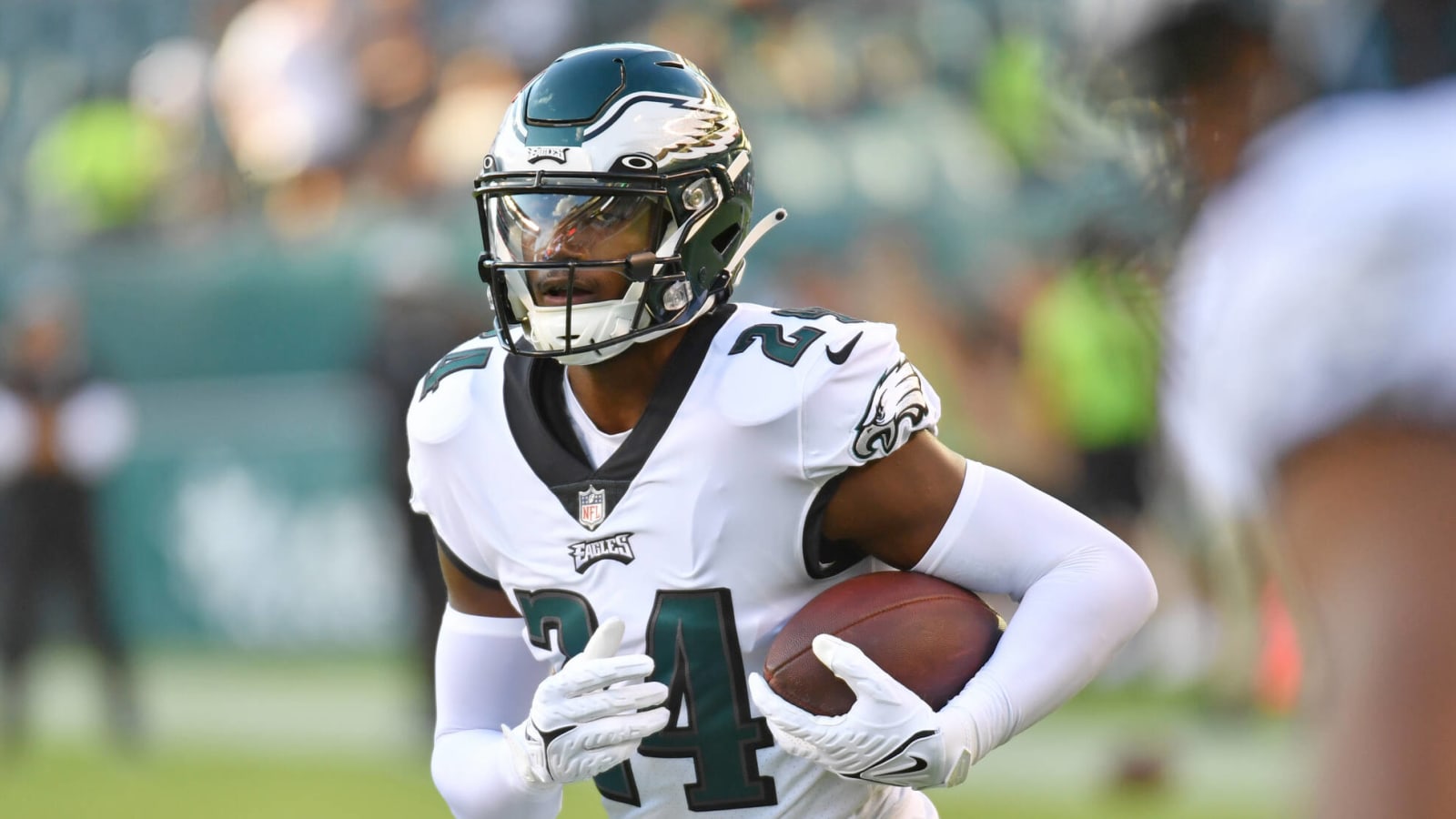 Eagles bringing back key member of their secondary