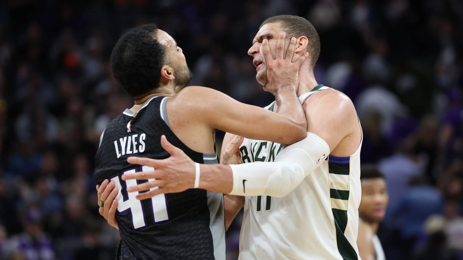 Brook Lopez sounds off on Kings’ cheap shot on Giannis