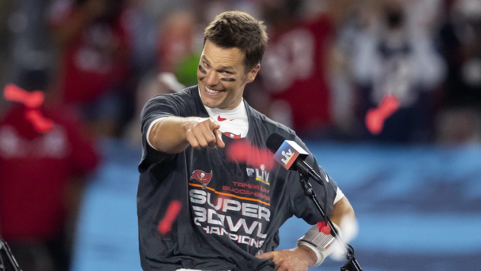 LeBron weighs in on Brady's 'inspiring' SB win at 43