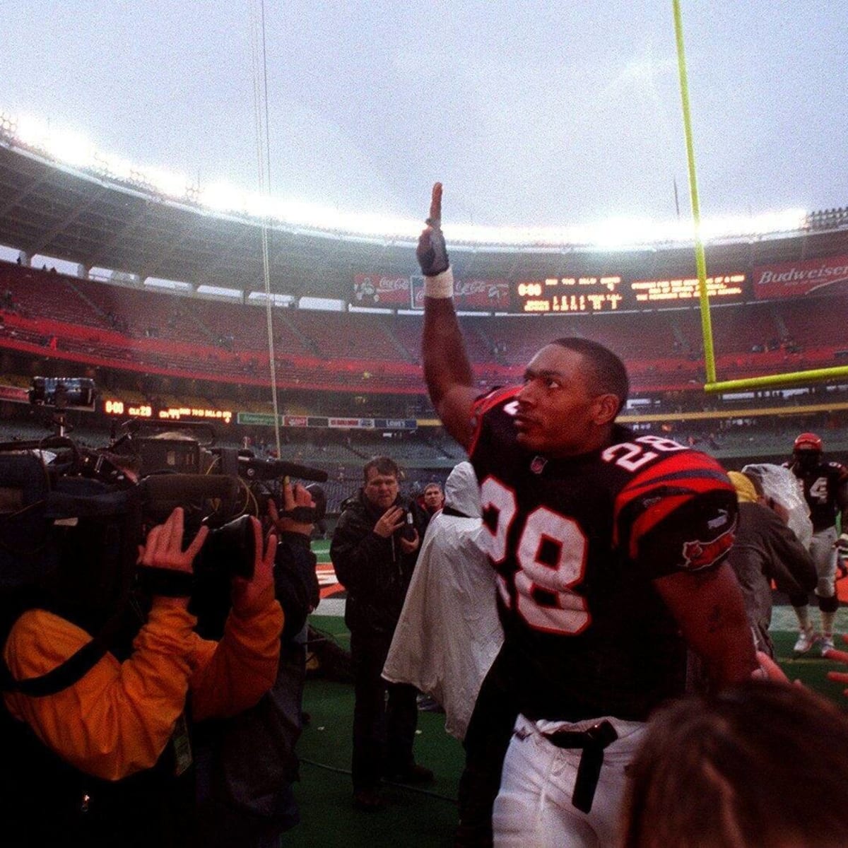 Former Bengals RB Corey Dillon unloads on team, NFL for omission