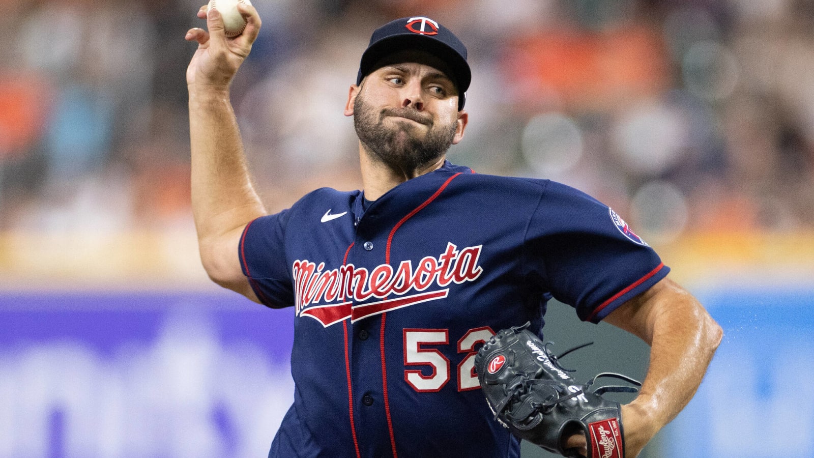 Cubs sign former All-Star right-hander