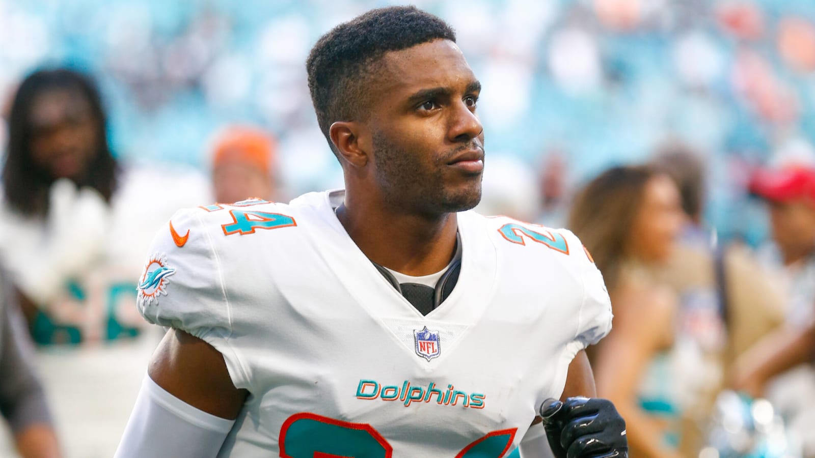 Fins' Jones had ankle surgery, Howard looking for new contract