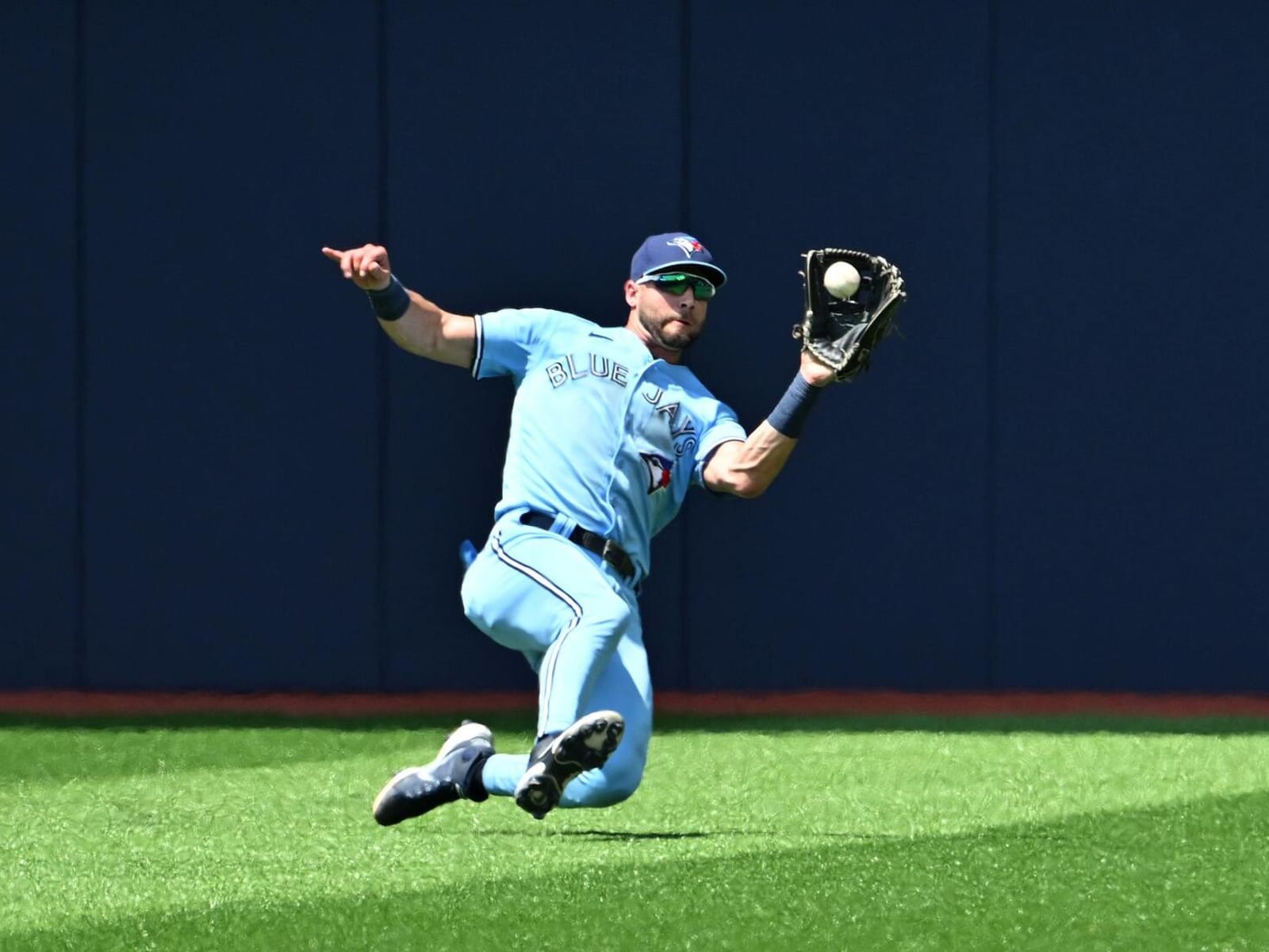 Bichette, Kiermaier homer to power Blue Jays past Twins for 2nd