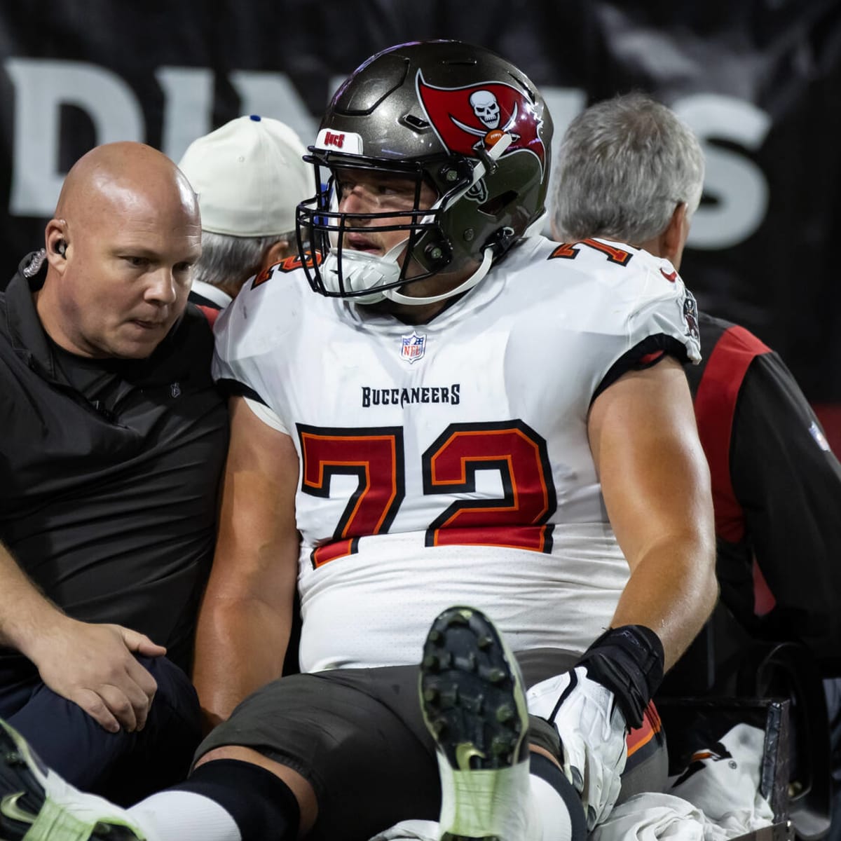 Bucs OT Josh Wells (knee) carted off, won't return vs. Cardinals