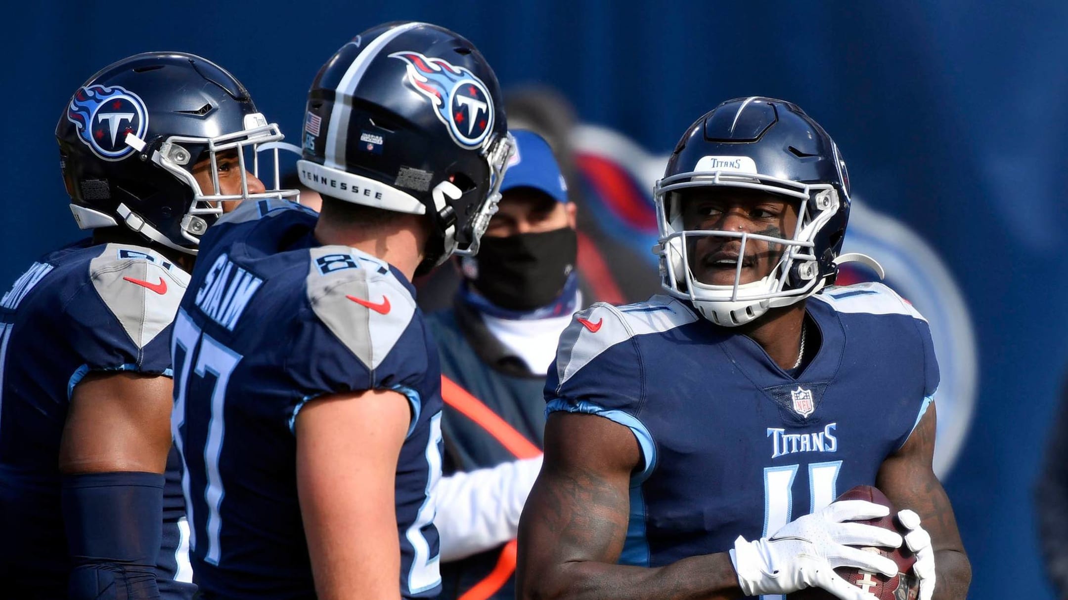 AJ Brown&Derrick Henry In Throwback Houston Oiler Jerseys (Swipe