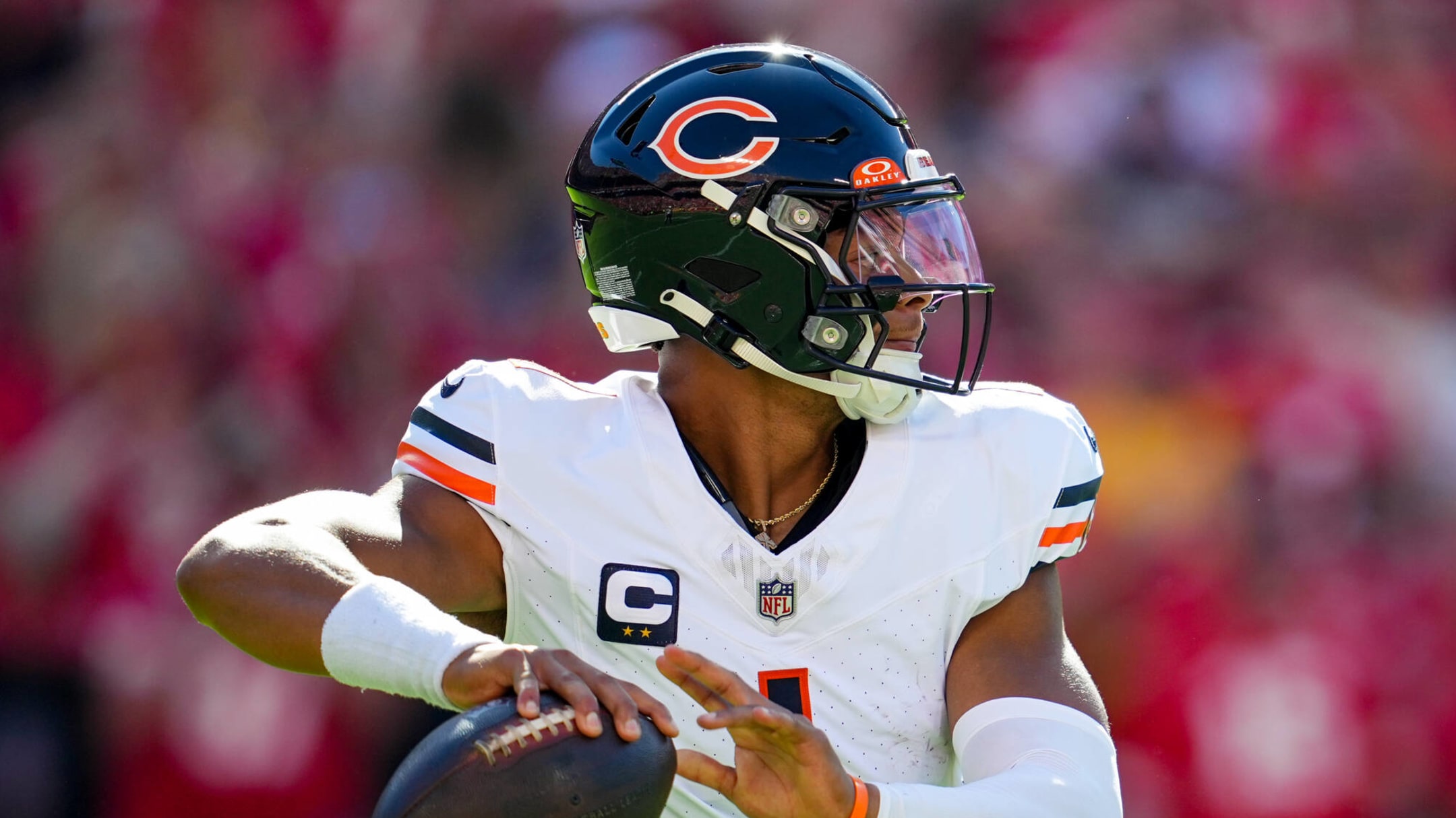 NFL WEEK 10 PICKS: Justin Fields aims to continue Bears' stellar run