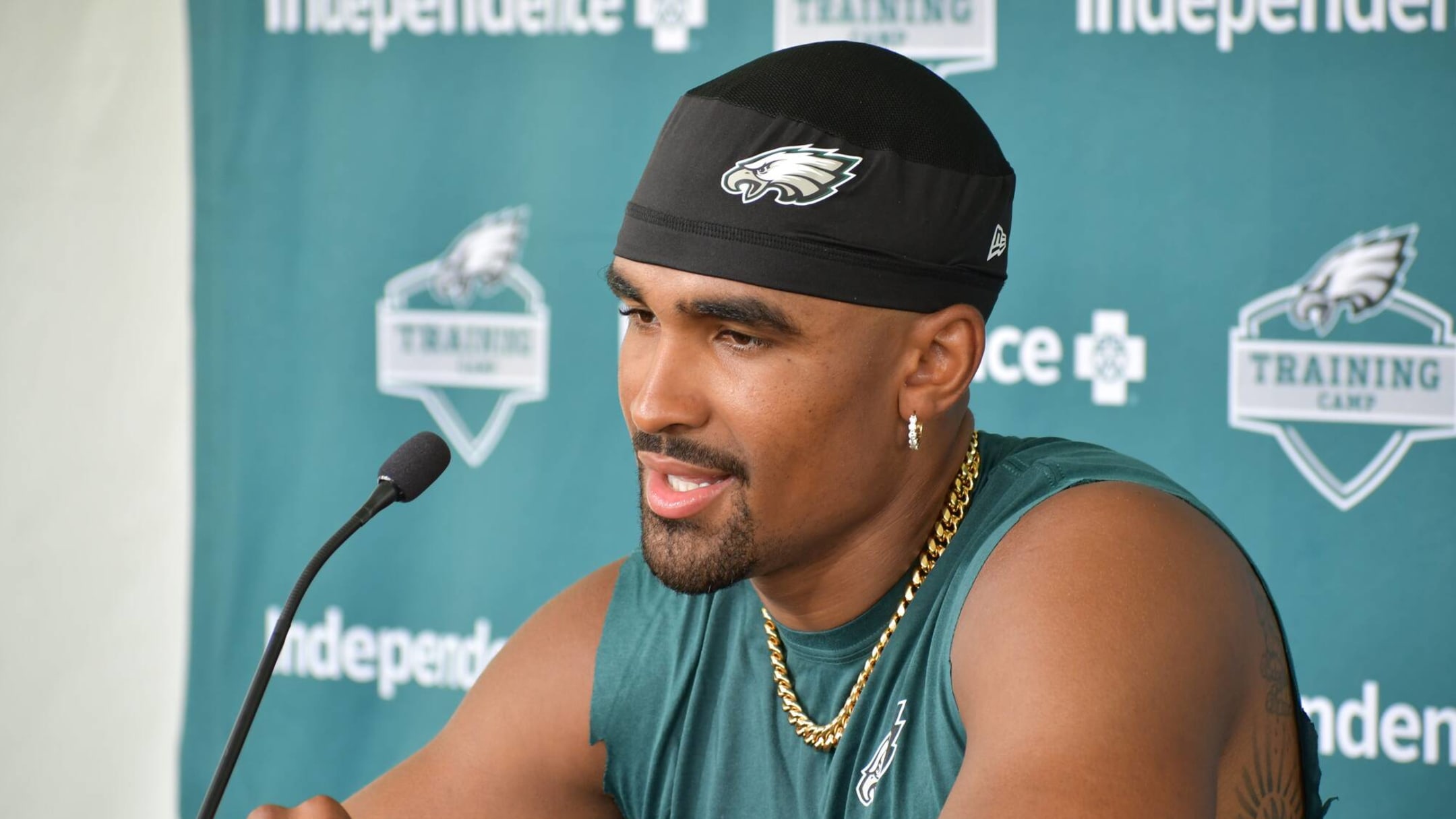 Jalen Hurts, Eagles Unveil Throwback Kelly Green Uniforms for 2023