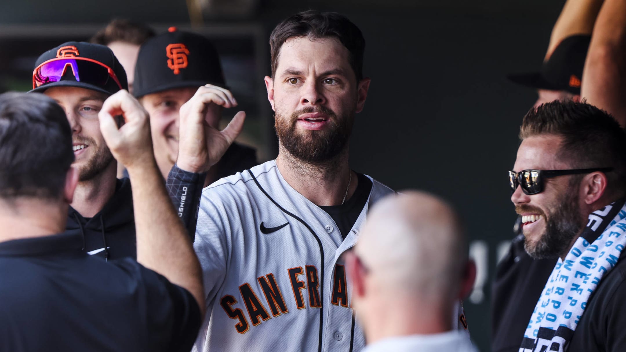 SF Giants bring back Brandon Belt, place Kevin Gausman on