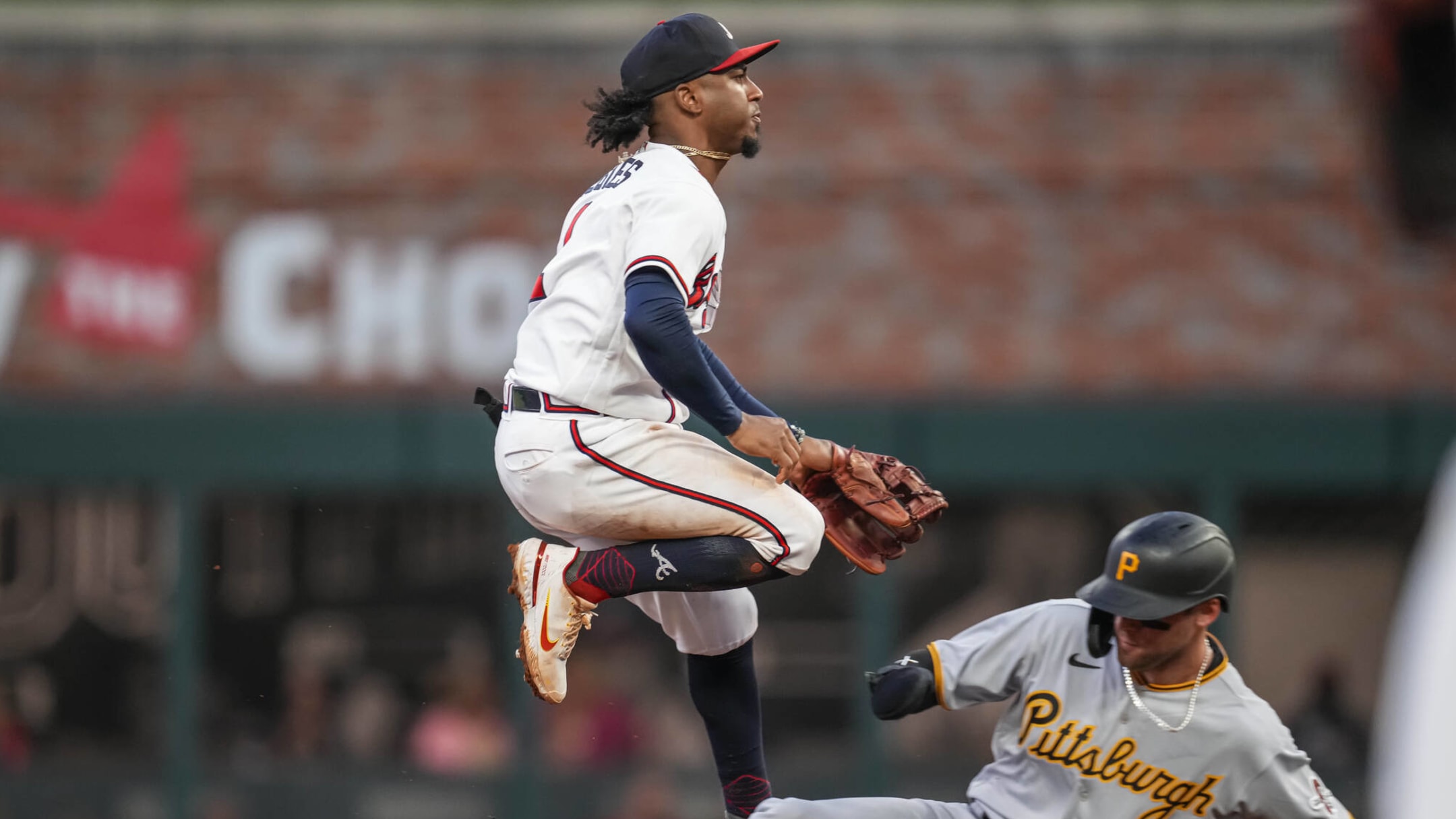 Braves' Ozzie Albies gets crucial injury update from Brian Snitker after  scary exit vs. Mets