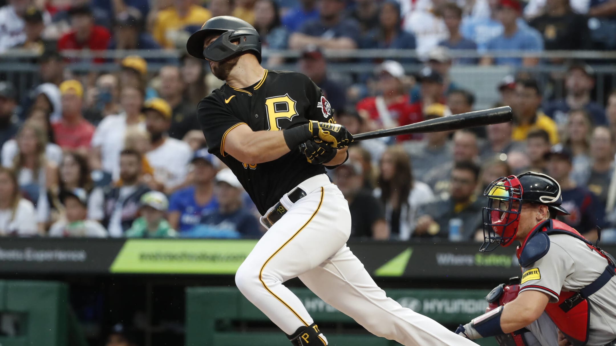 Pirates stun Spencer Strider with 6-run 3rd inning, hold on to beat Braves