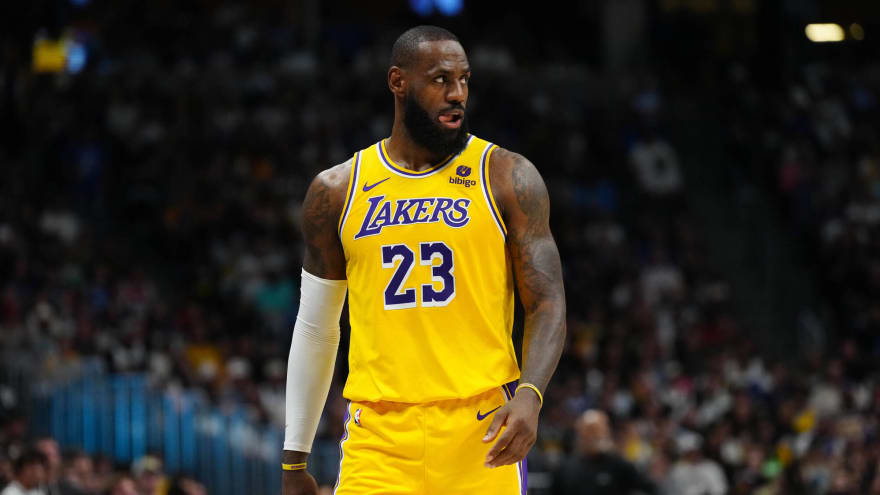 Report: LeBron James Impressed With Dan Hurley’s Offense, Hurley Informed UConn Players He Could Take Lakers Job