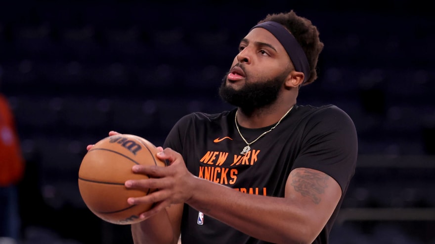 How will the Knicks replace Mitchell Robinson after season-ending injury?