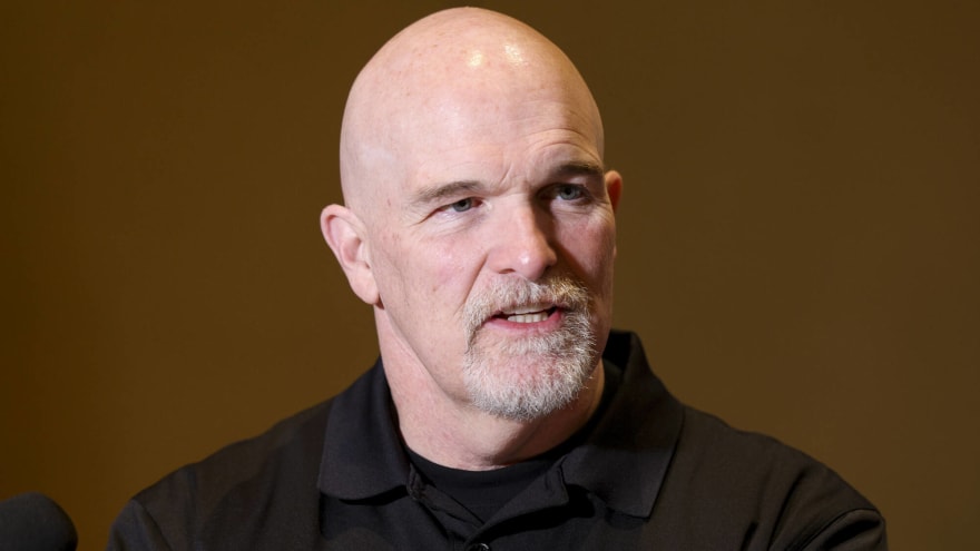 Dan Quinn draws reactions for his unusual Commanders shirt