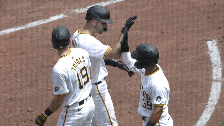 Pirates once again throw away grand slam, strong start in loss to Giants