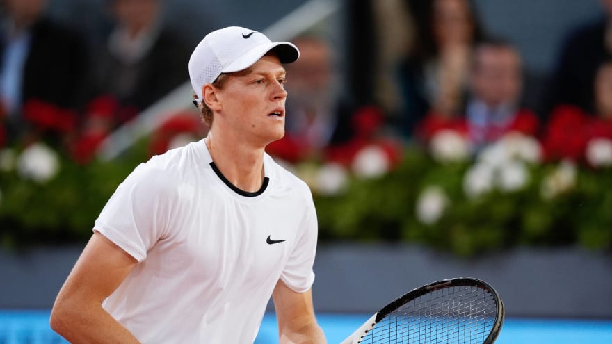 Reports: Jannik Sinner likely to withdraw from Roland Garros due to his hip injury