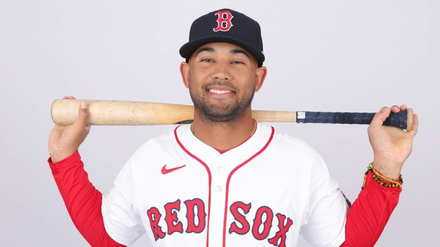 Watch: Longtime Red Sox minor leaguer records first hit at Fenway
