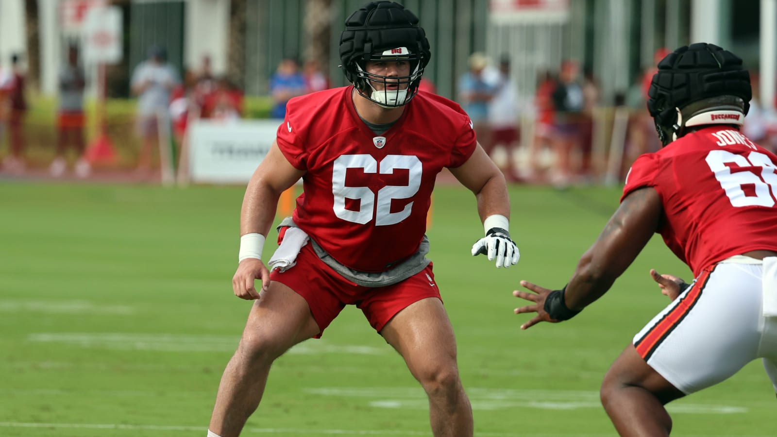 Buccaneers Name Starting Center and Left Guard