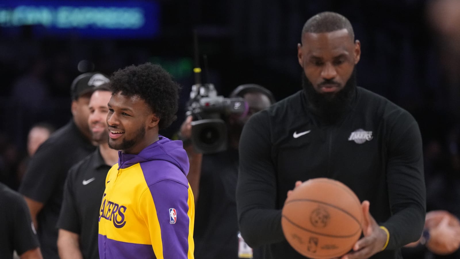 Dwyane Wade demands Bronny James to return to Lakers to see iconic LeBron James moment