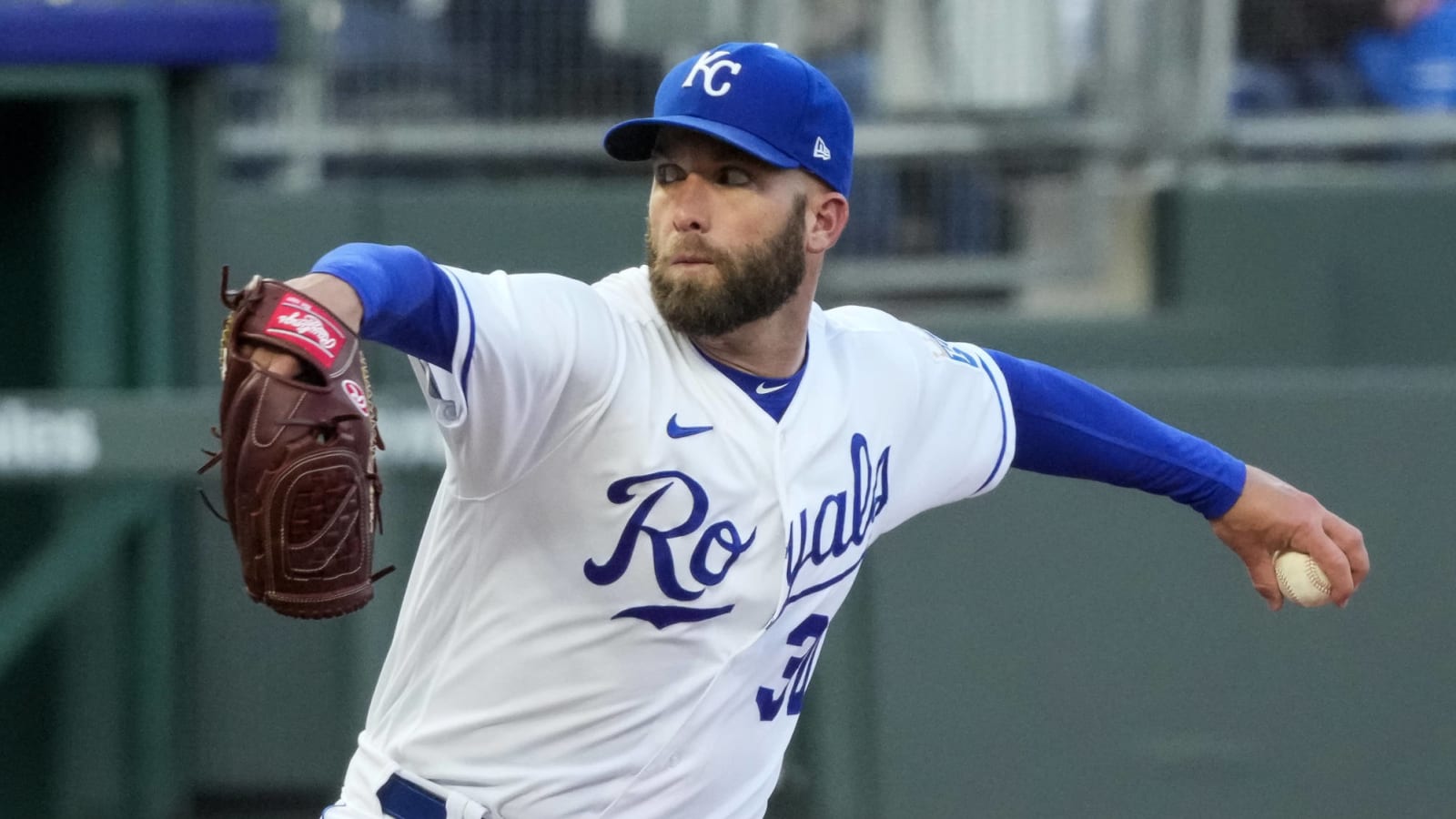 Dodgers expected to acquire Royals lefty Danny Duffy