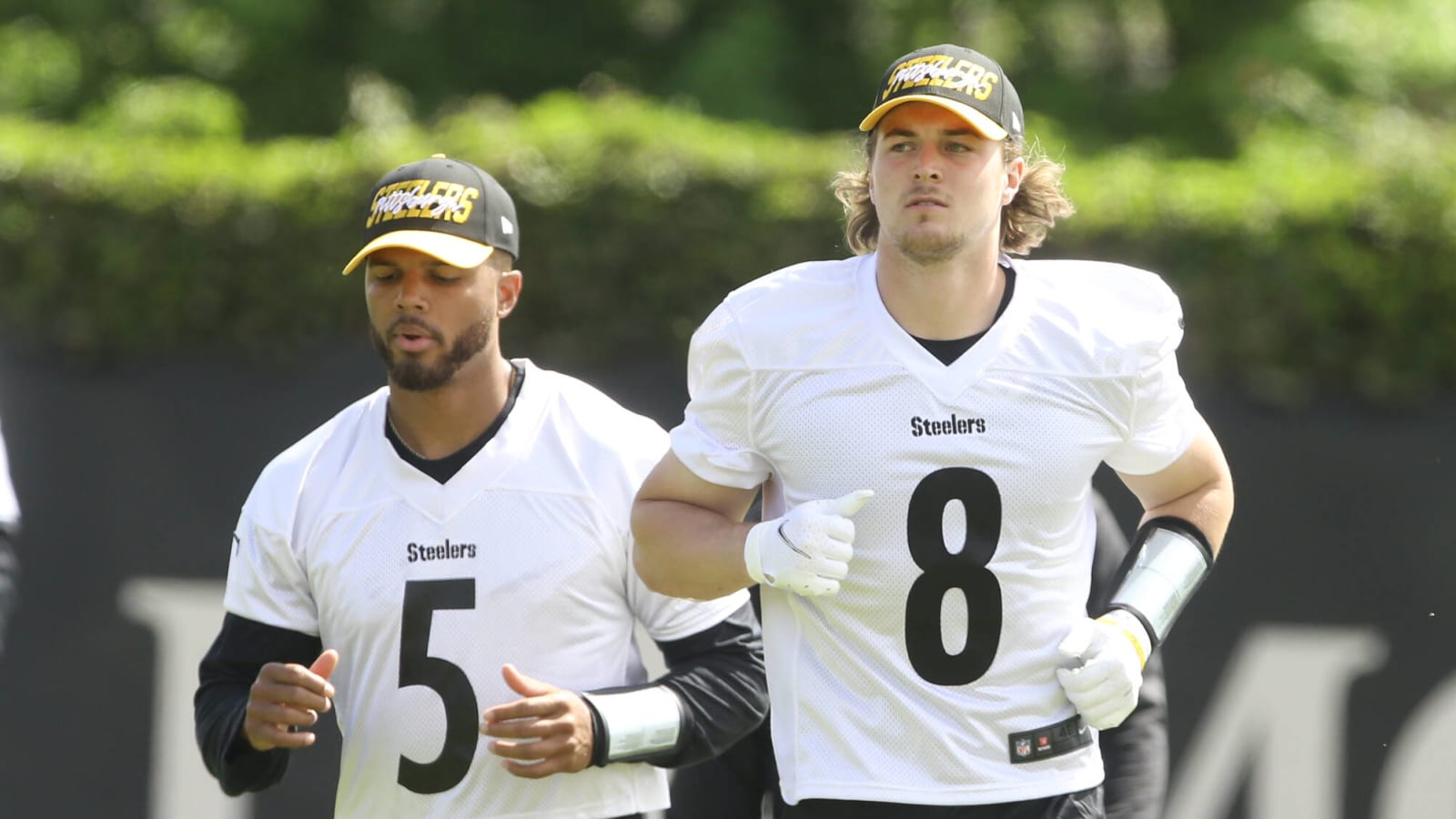 Steelers' Kenny Pickett, Chris Oladokun 'attached at the hip'