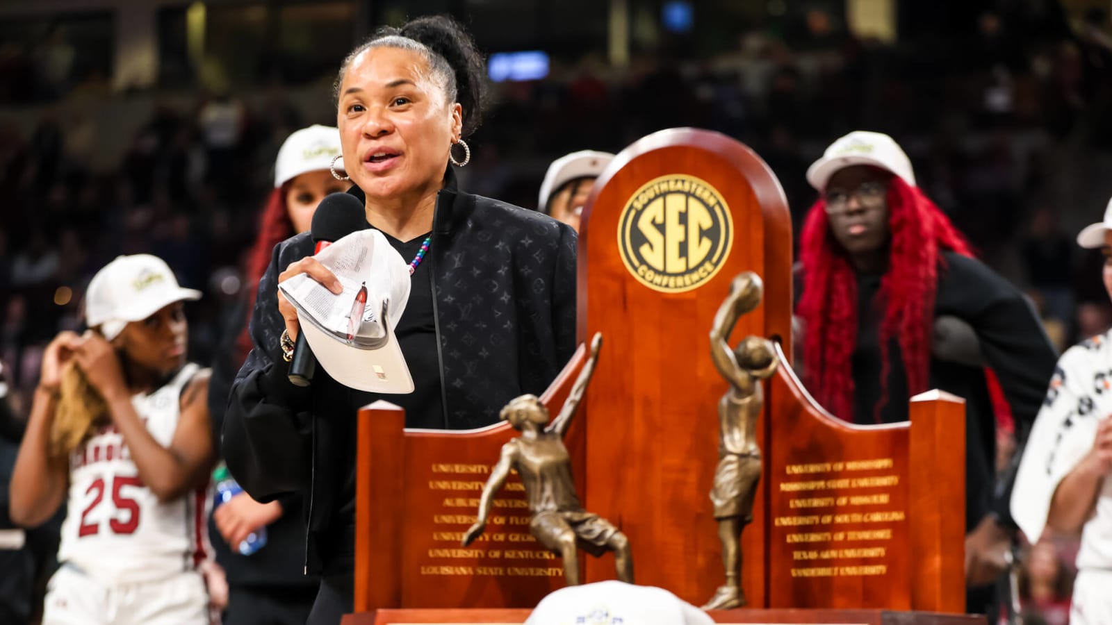 South Carolina HC Dawn Staley notches milestone win