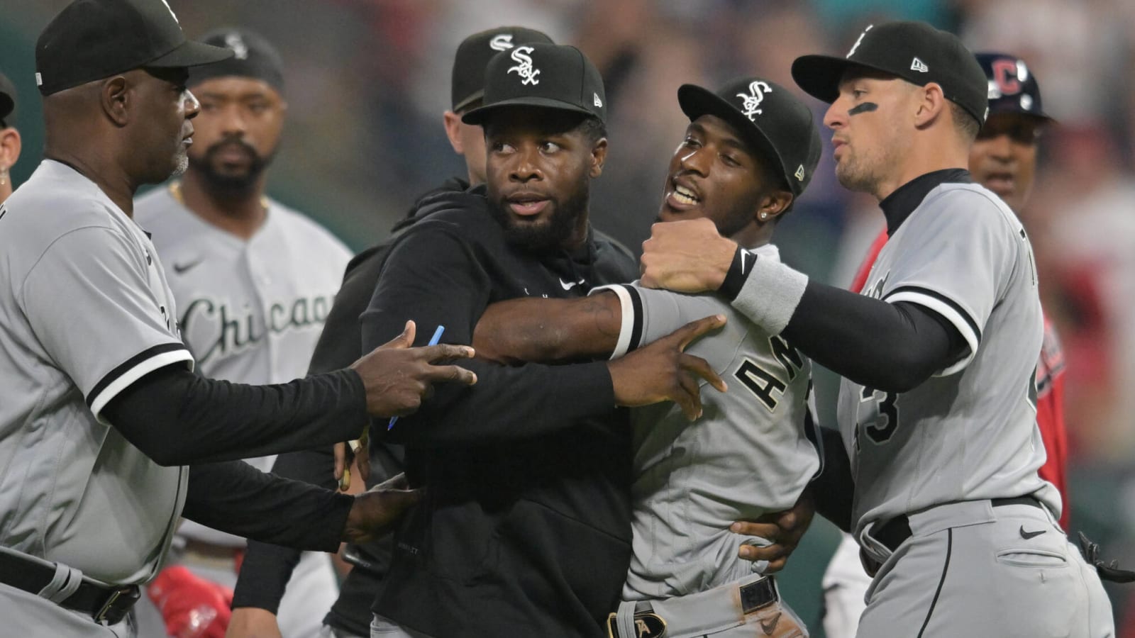 Jose Ramirez punches Tim Anderson in Guardians-White Sox brawl