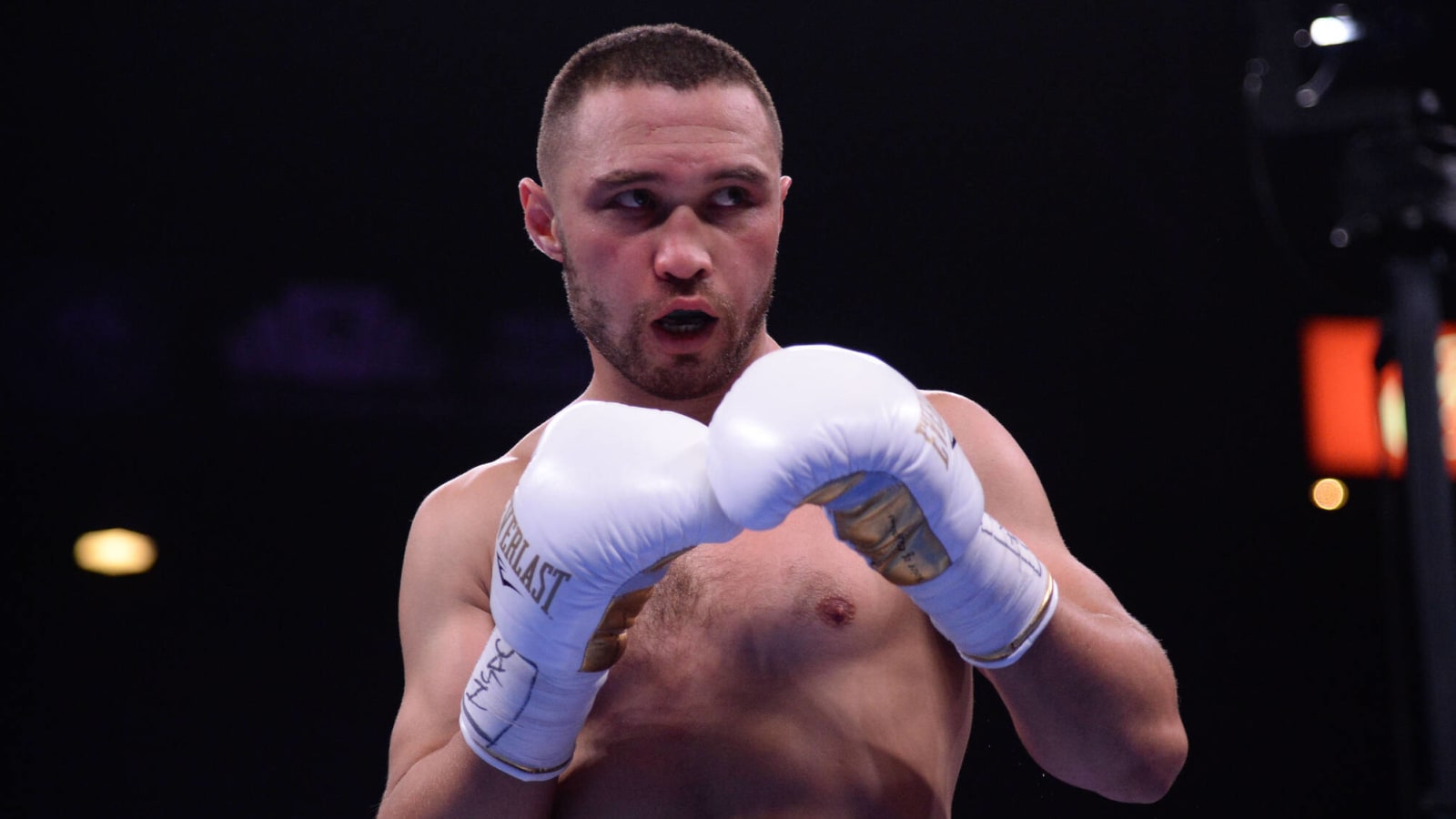Sergey Lipinets wins in decision over Robbie Davies Jr. in entertaining scrap