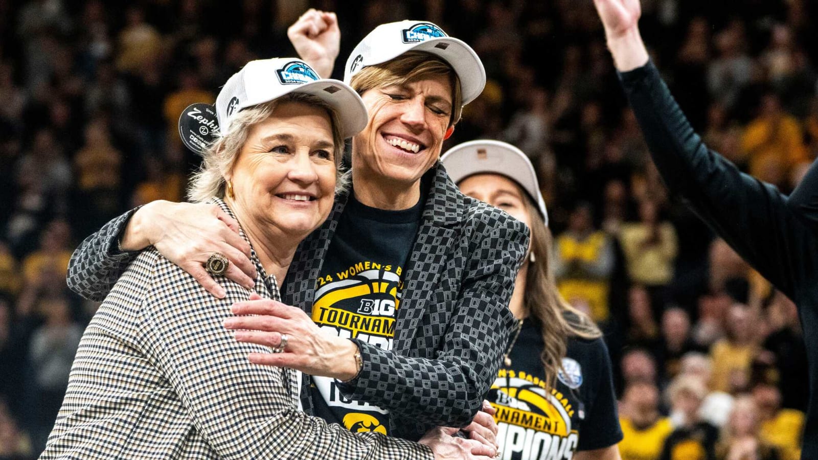 Iowa Women&#39;s Hoops Signs 3