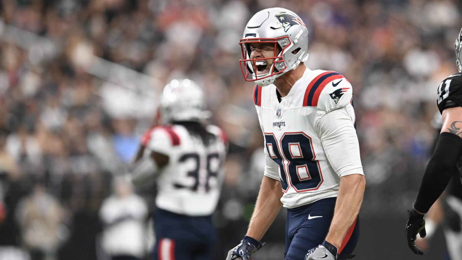 Gesicki, Patriots Celebrate National Tight End Day!