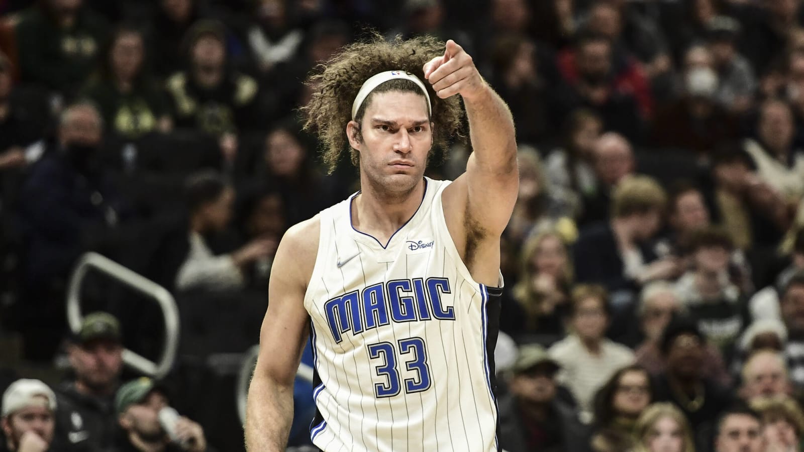 Cavaliers reportedly agree to one-year deal with Robin Lopez