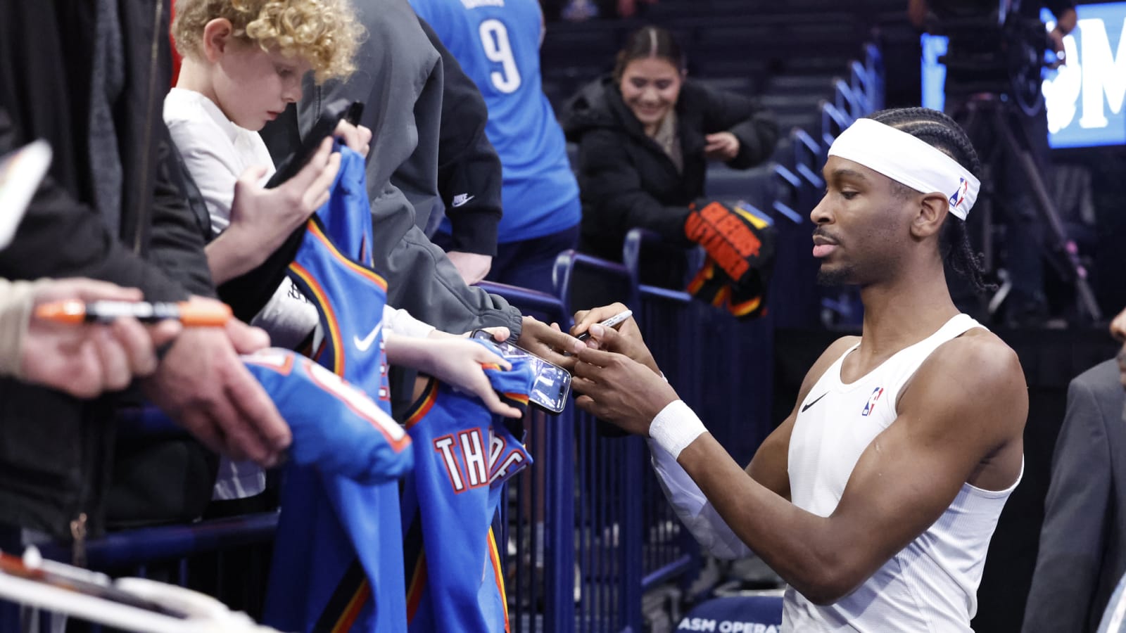 ‘I Used To Be a Kid’: Thunder Superstar Reveals Heartwarming Reason for Signing Autograph for Kids