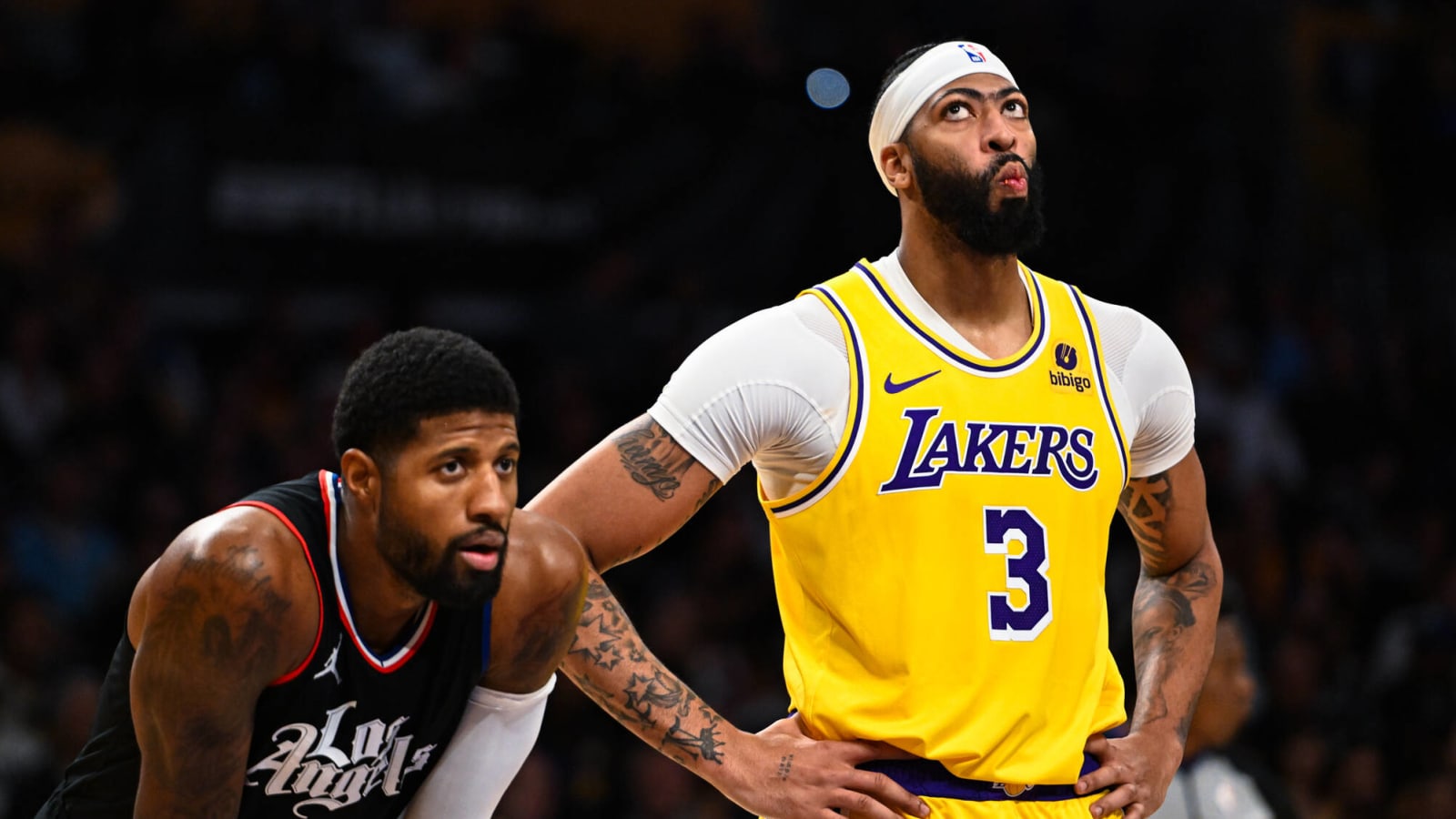 Lakers Injury Report Anthony Davis Leaves Floor Vs Heat For Second
