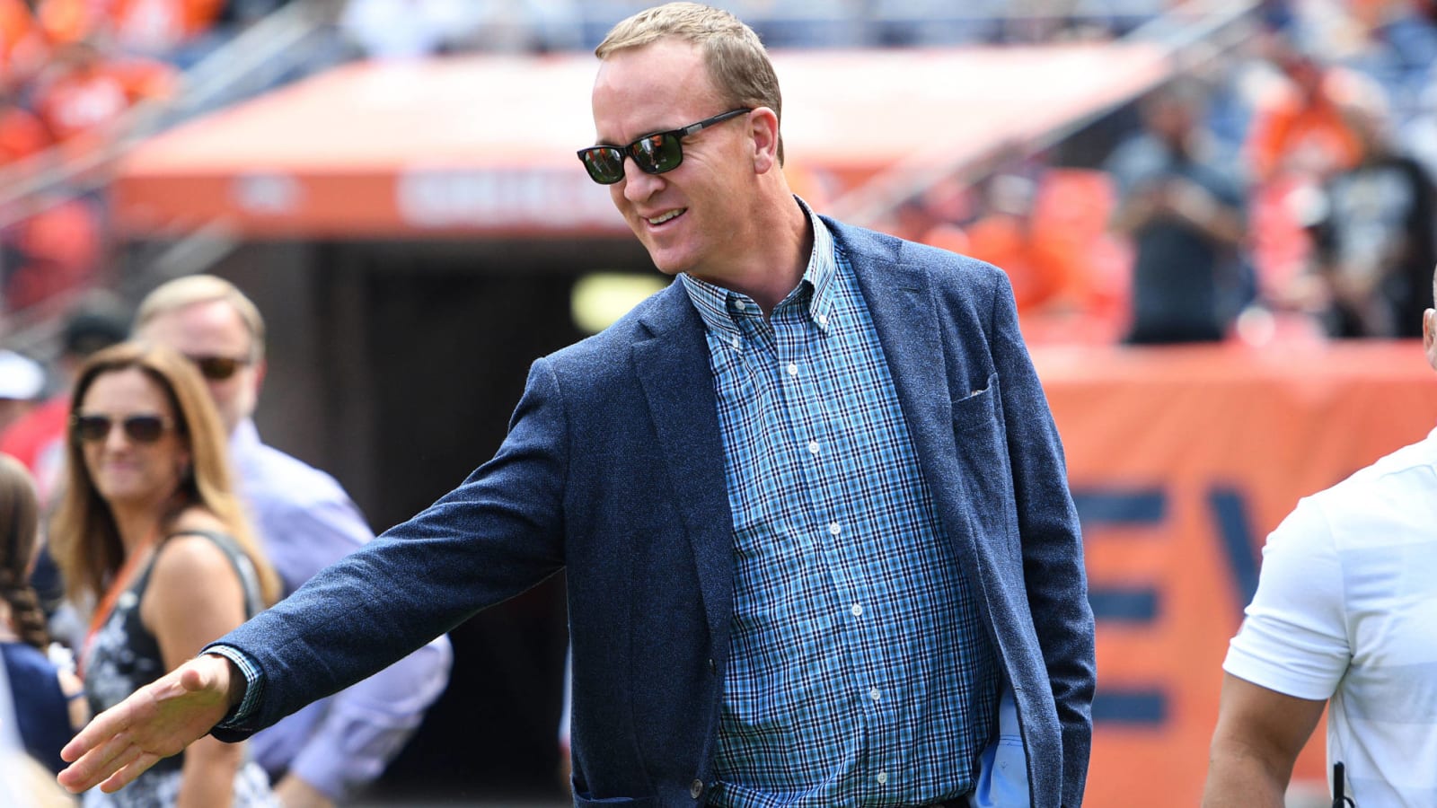 Peyton Manning selected as the Hickok Belt Award Winner for December 2013 –  Westside News Inc