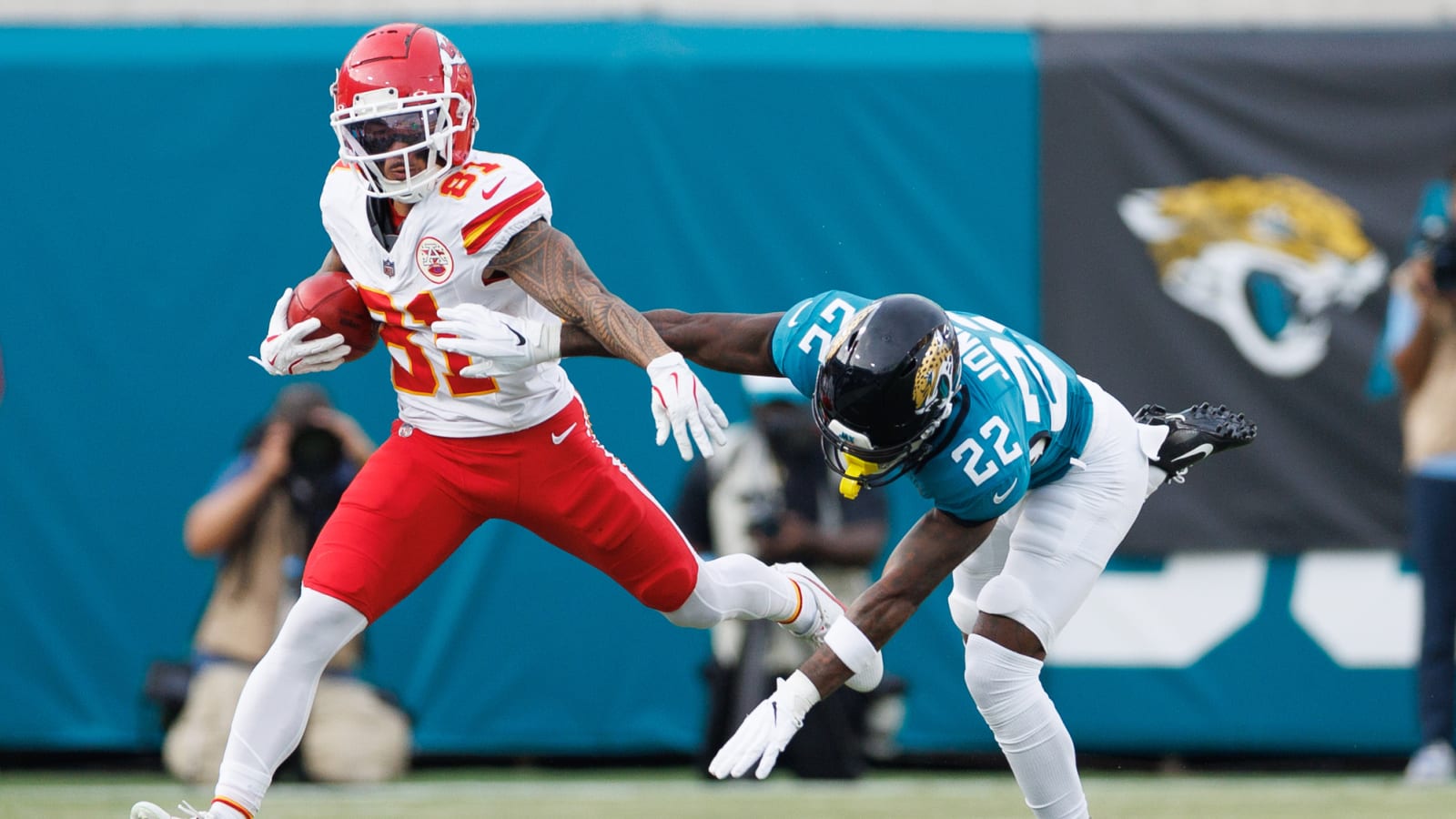 Kansas City Chiefs Sign Wide Receiver To Help Patrick Mahomes After Injury Setback