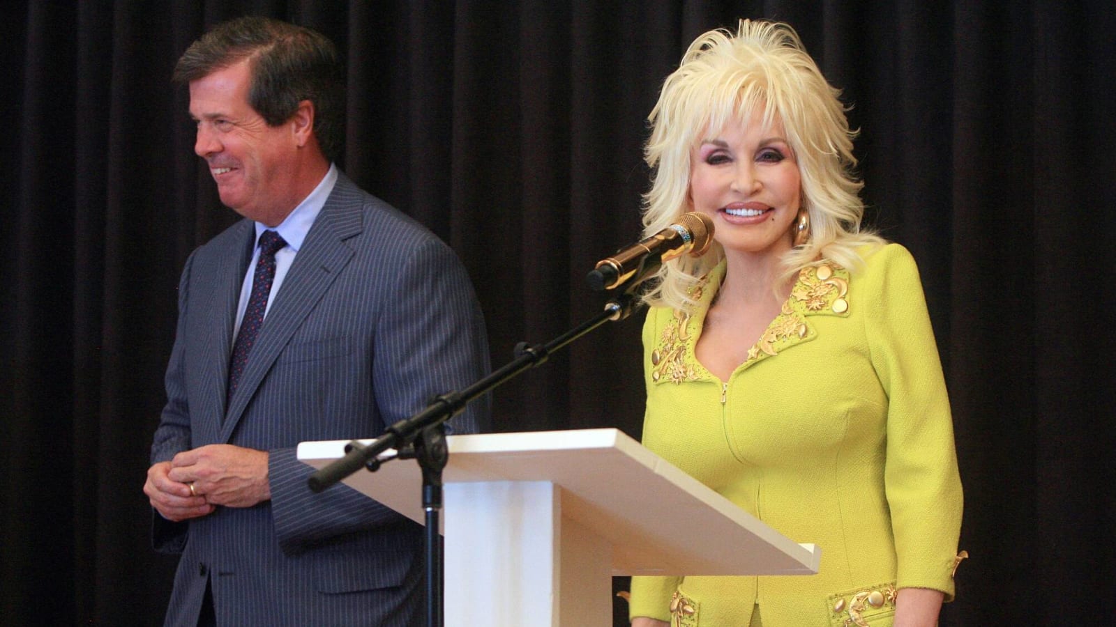 Dolly Parton &#39;Cute or Stupid&#39;? Dallas Cowboys Cheerleaders Act Made Husband &#39;Jealous&#39;