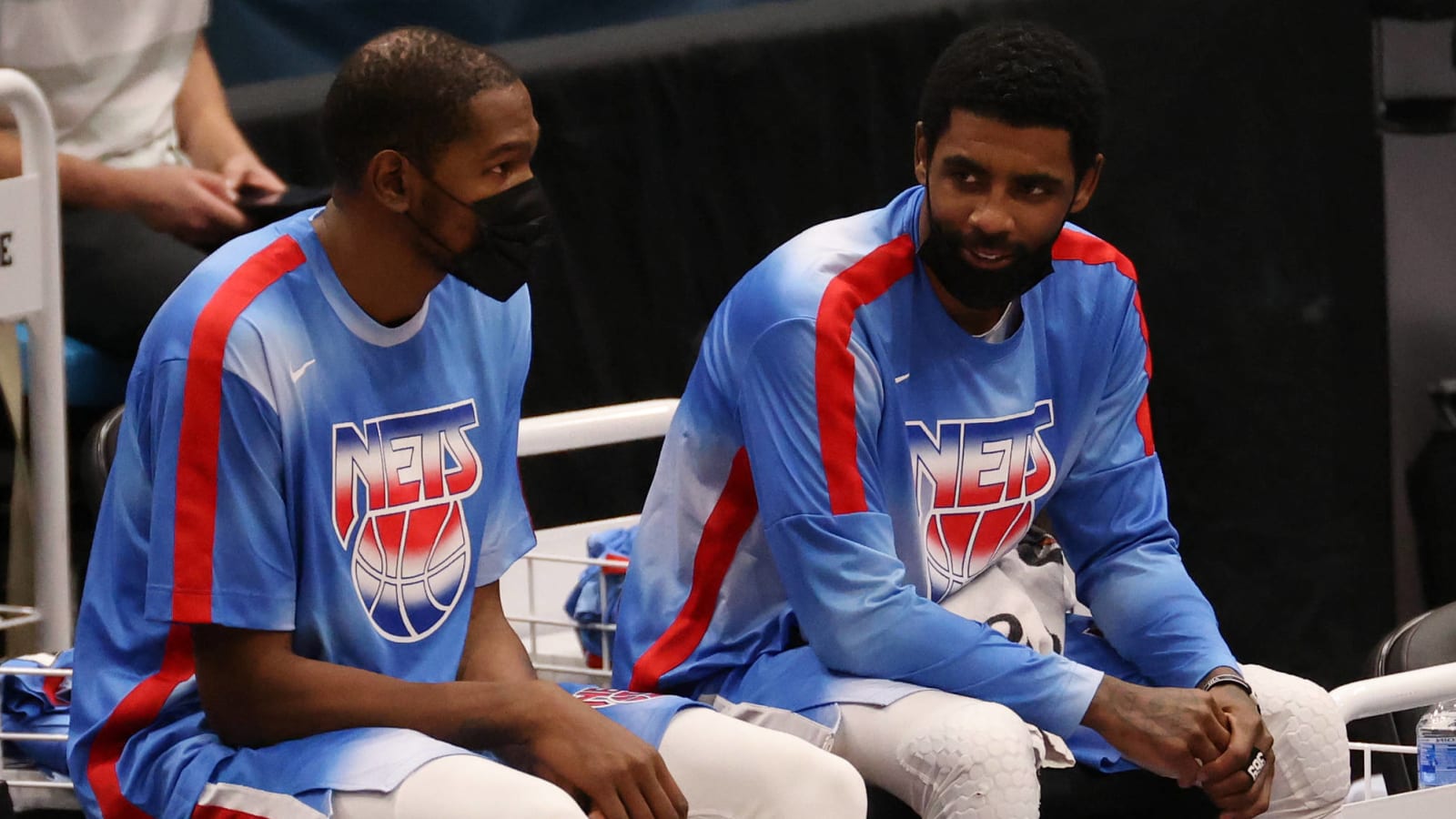 Durant reportedly trying to convince Irving to get vaccine