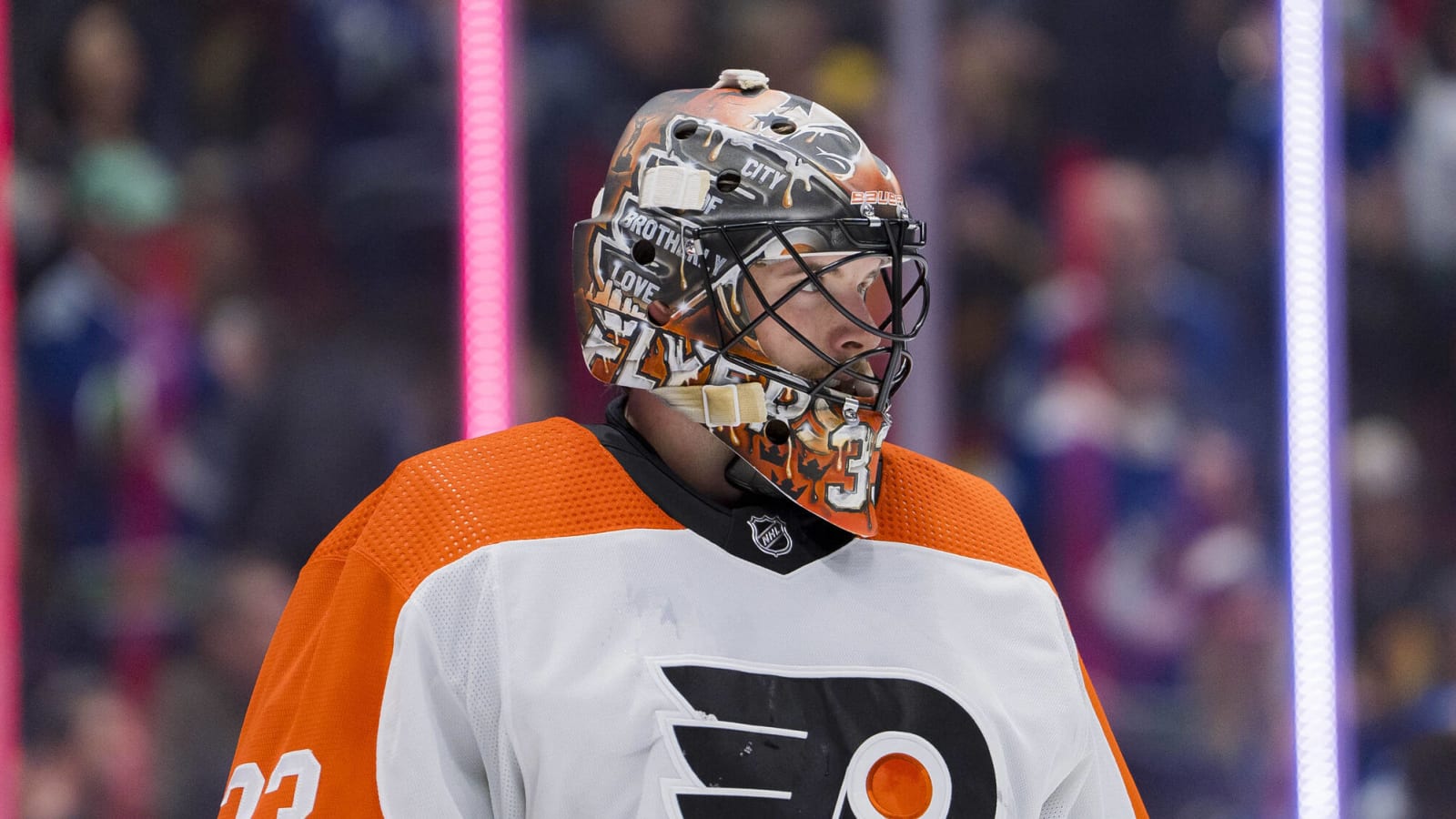 Philadelphia Flyers’ Samuel ersson reportedly leaves game due to dehydration; Travis Konecny for illness