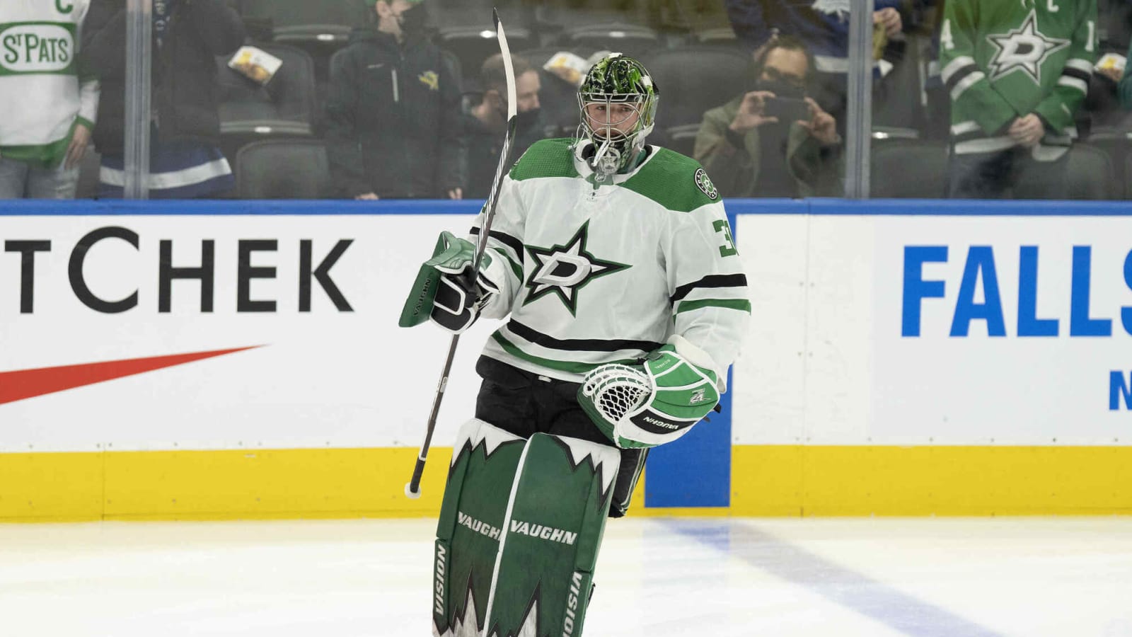 Avalanche agree to two-way deal with goaltender