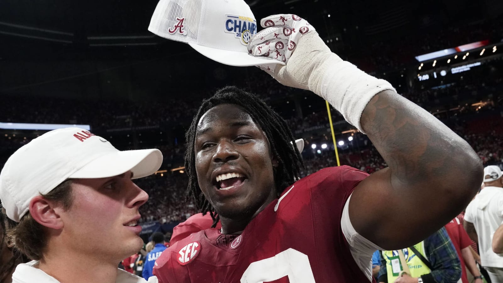 Report: Alabama LB Deontae Lawson to return to school for 2024 season