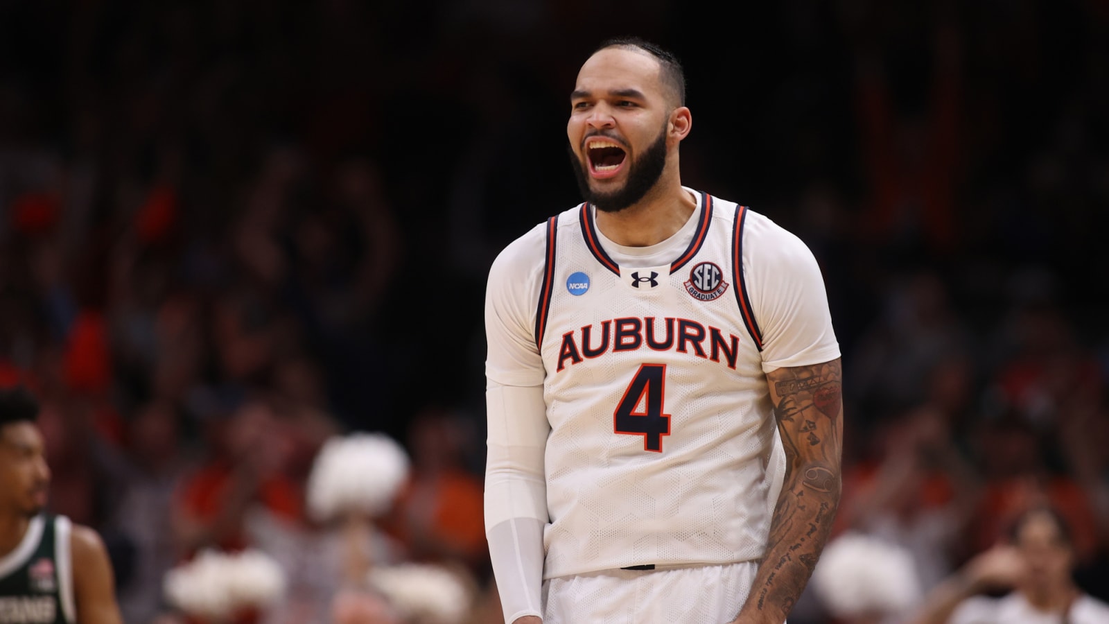 Auburn’s Broome has major injury scare during Elite Eight game