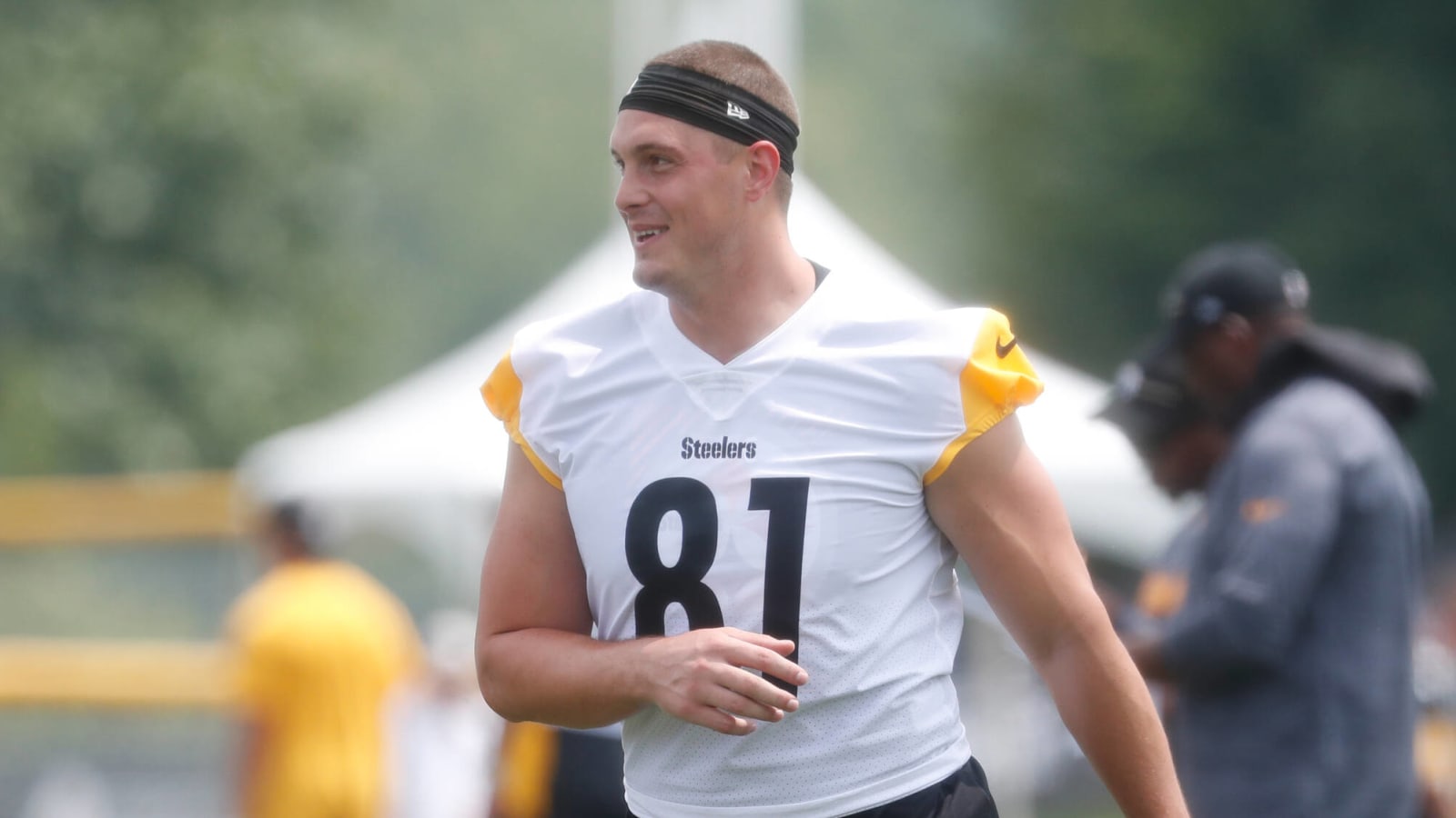 Veteran Steelers Tight End Out with Minor Injury