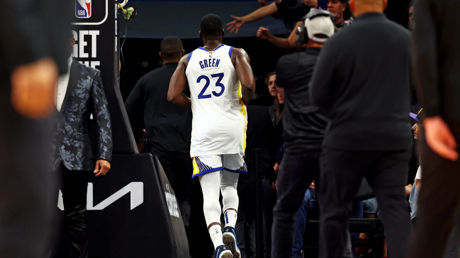 Warriors&#39; Draymond Green Ejected vs Suns After Wild Punch