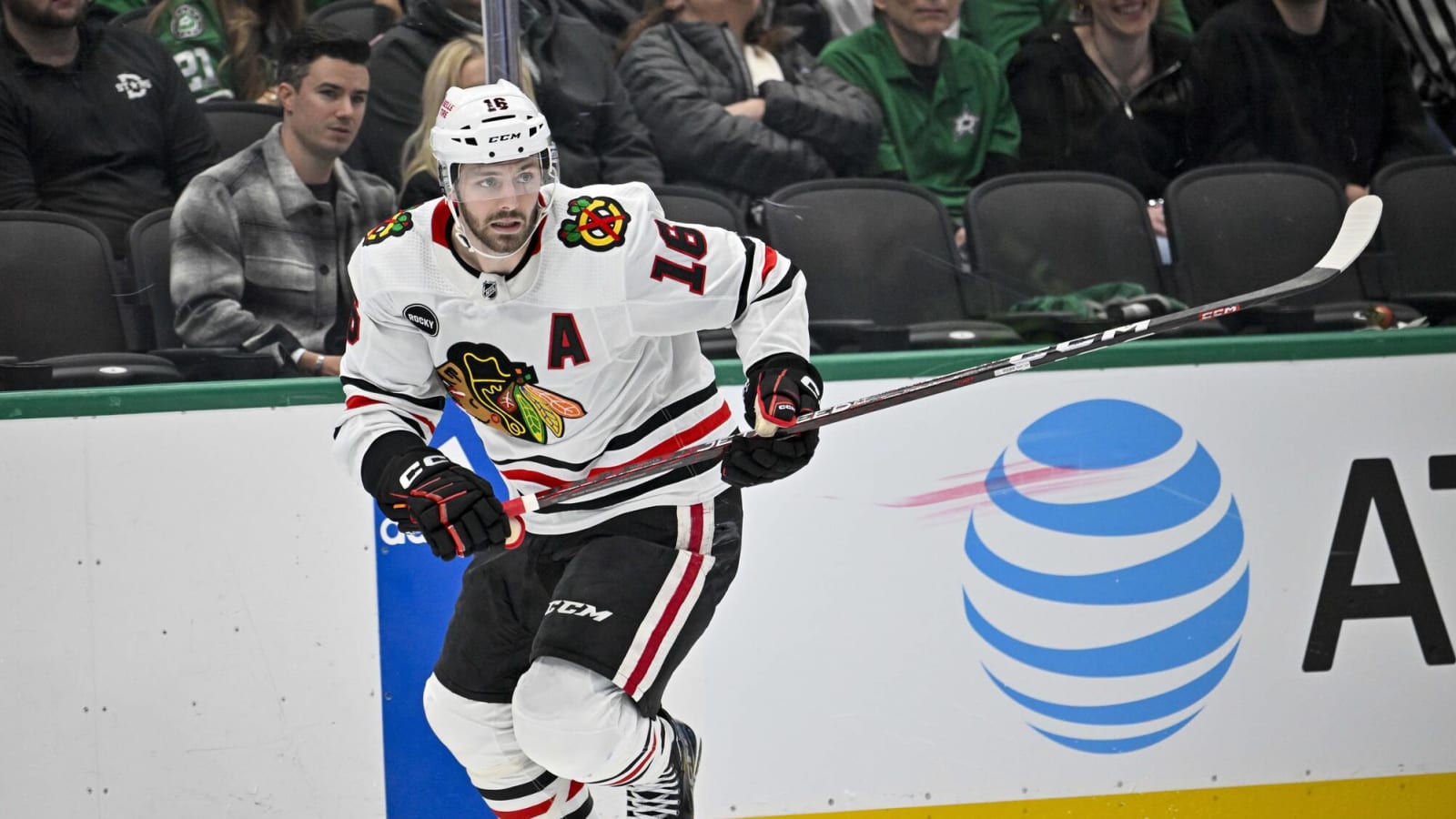 Blackhawks sign forward to extension