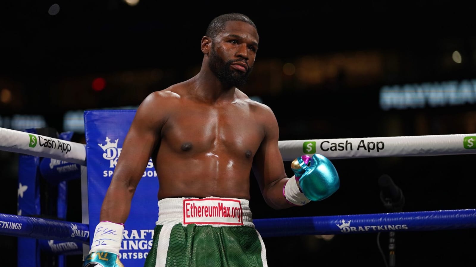 Watch: Floyd Mayweather Fires Ref Mid-Fight In Bizarre And Hilarious Moment During John Gotti III Rematch